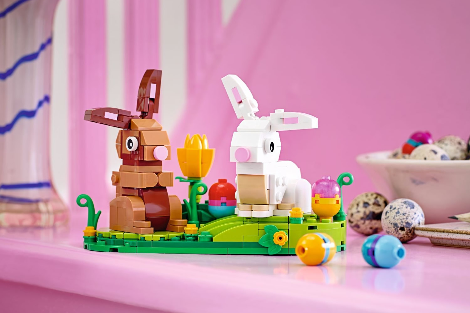 LEGO Creator Display con Coniglietti Pasquali, Gioco per Bambini e Bambine  da 8 Anni in Su